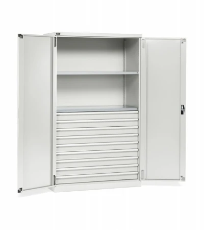 Skříň s křídlovými dveřmi